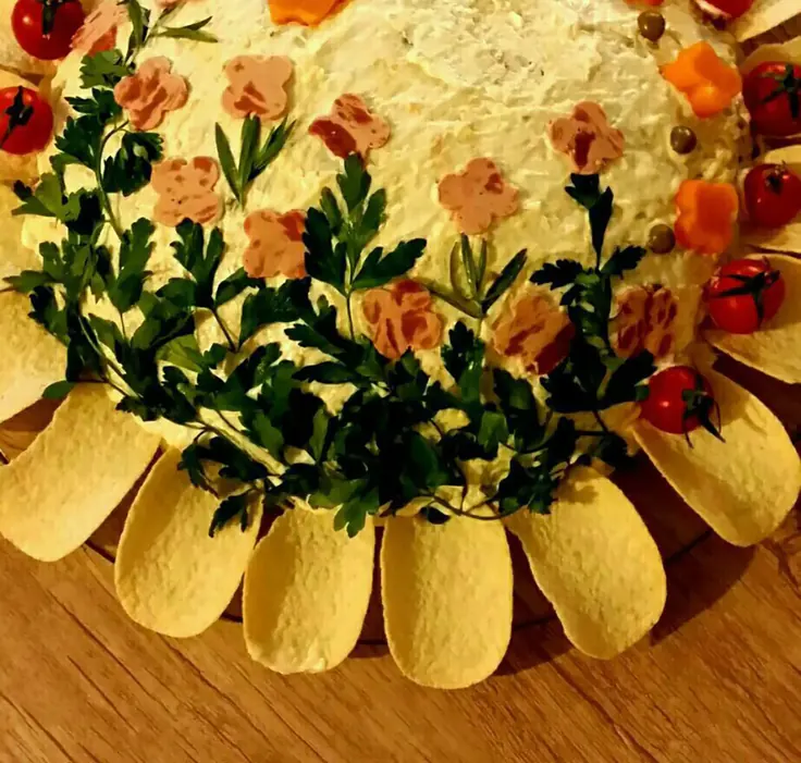 الویه مجلسی با چیدمان گلبرگی در کاسه چوبی