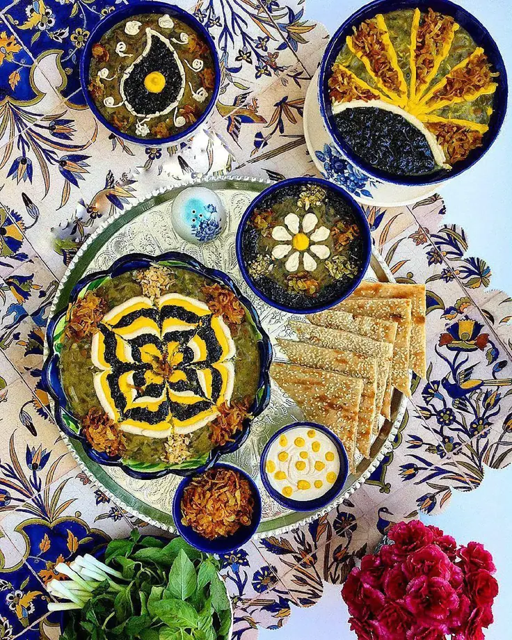 سفره مجلسی روی پارچه ترمه بته‌جقه
