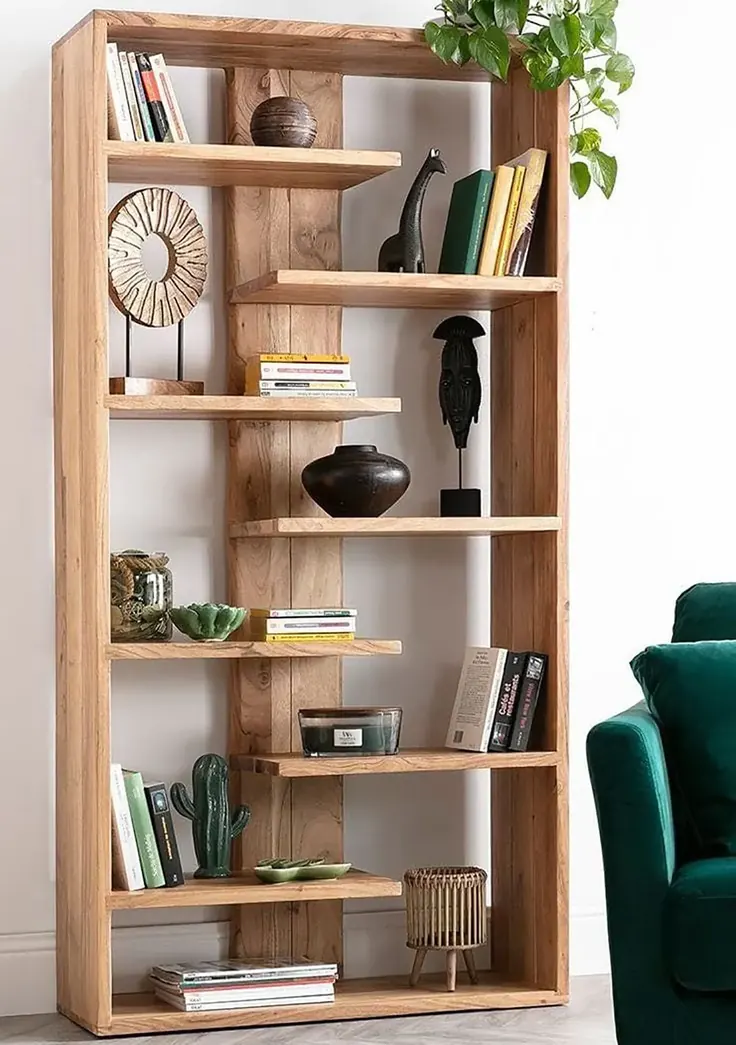 کتابخانه بلند چوبی برای فضای کوچک مطالعه