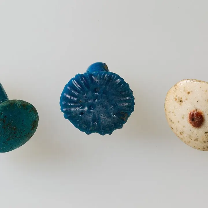 گوشواره میخی در مصر باستان؛ نمونه موزه‌ای